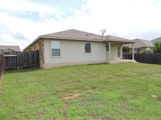 Building Photo - 912 Washburn Dr