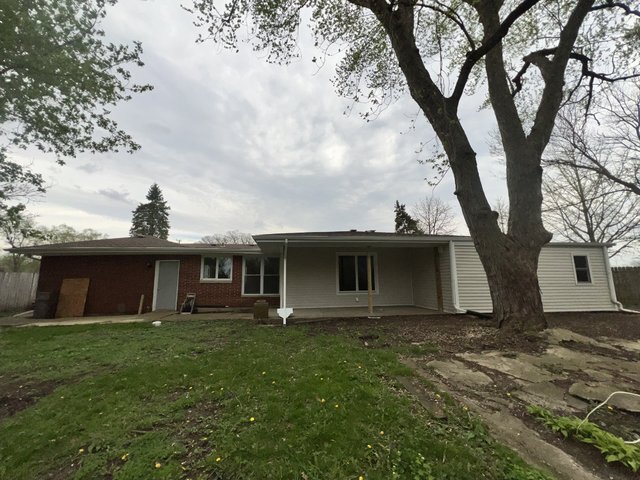 Building Photo - 1108 E 9th St