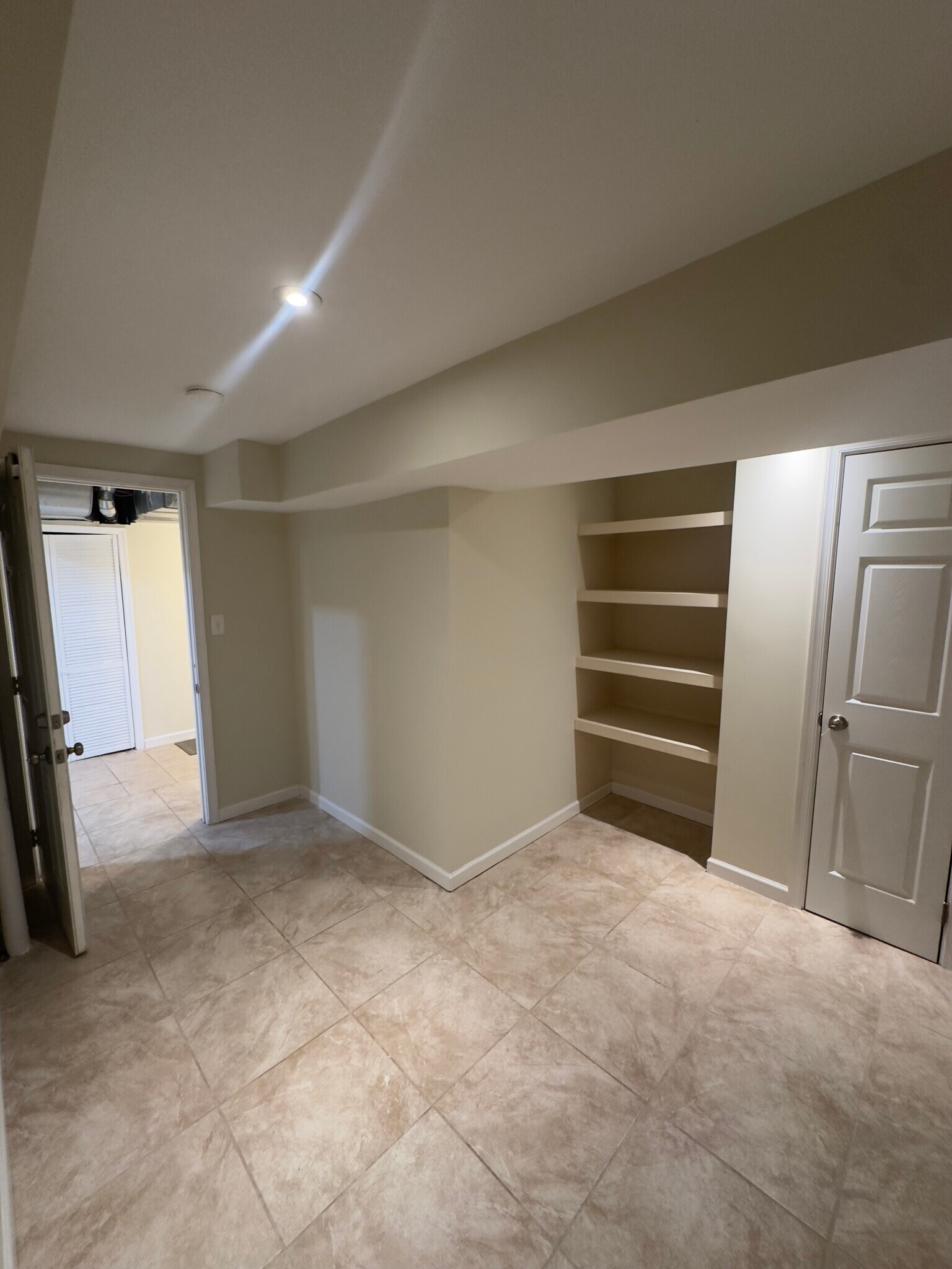 Building Photo - 8500 Magnolia Dr