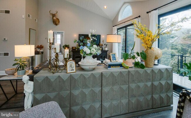 Building Photo - 15841 York Rd