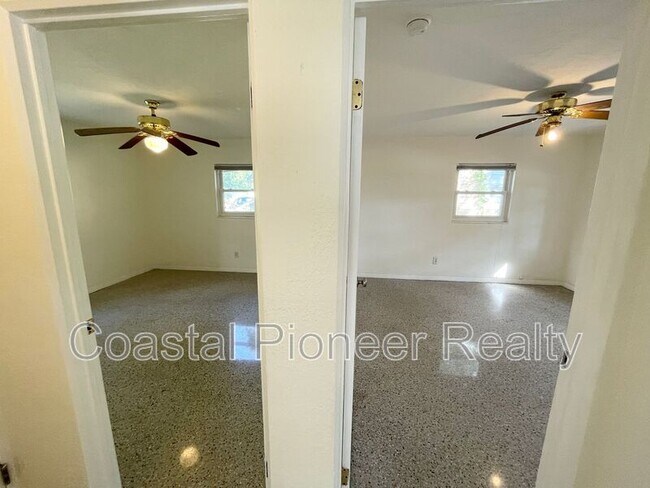 Building Photo - 1711 31st St S