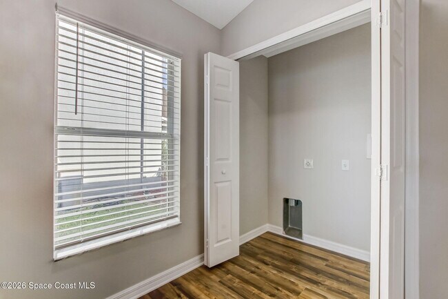 Building Photo - 3254 Burdock Ave