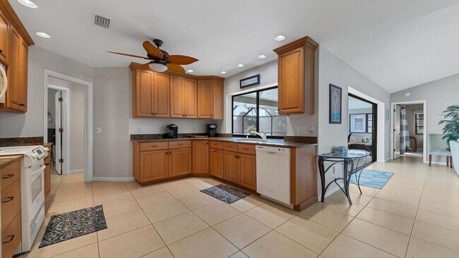 Building Photo - 830 Coronado Dr