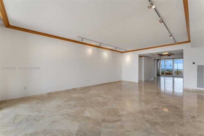 Building Photo - 785 Crandon Blvd