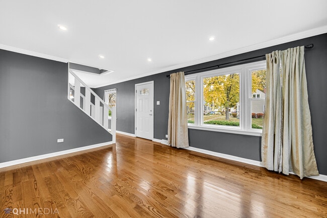 Building Photo - 6661 Glenview Dr