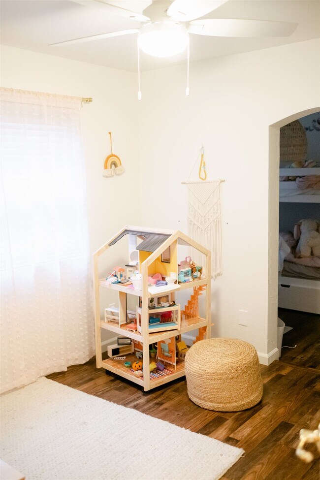 Building Photo - 2120 Boyden Dr