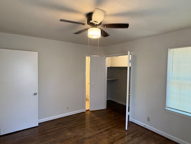 Building Photo - 3721 Driftwood Dr