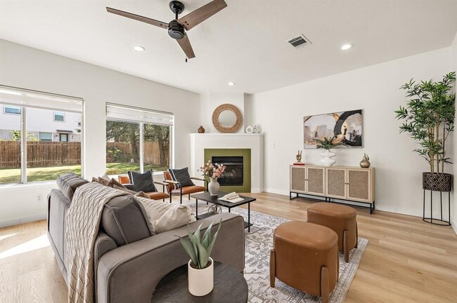 Building Photo - 3817 Tailfeather Dr
