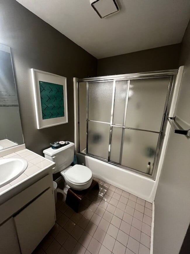 Building Photo - Single level home close to Mt View High School