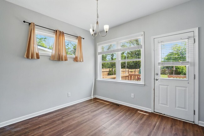 Building Photo - AVAILABLE-GREAT HOME IN THE HEART OF RALEI...