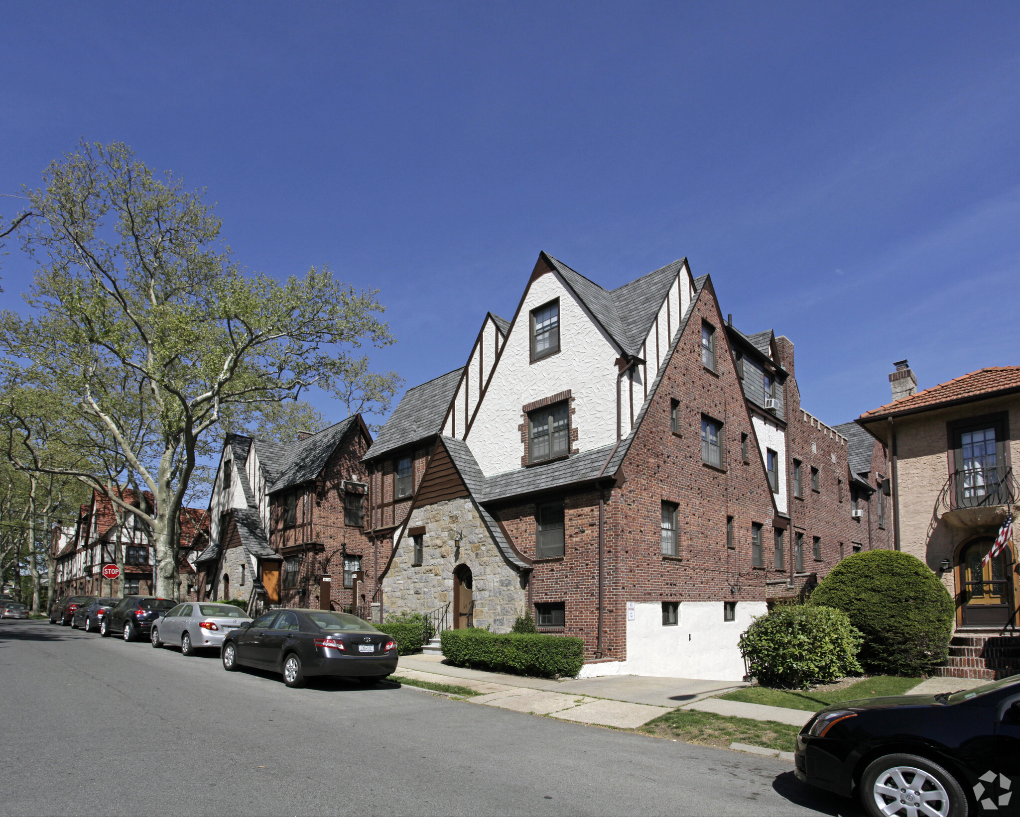 Building Photo - Fairfield Tudor at Auburndale