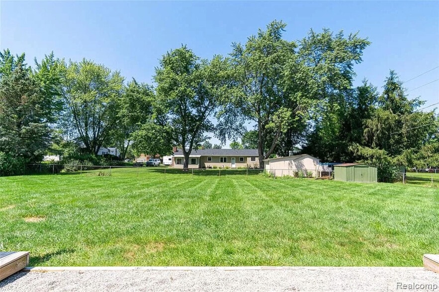 Building Photo - 10032 Shadyhill Ln