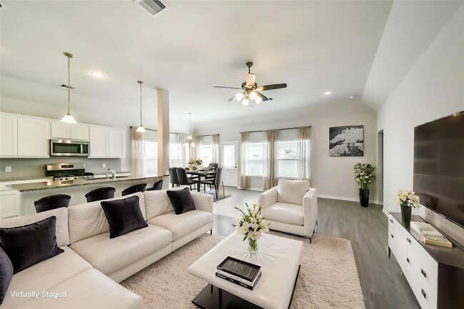 Building Photo - 13030 Laura Lake Dr