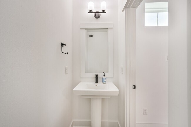 Building Photo - 8321 Springwood Cyn Ln