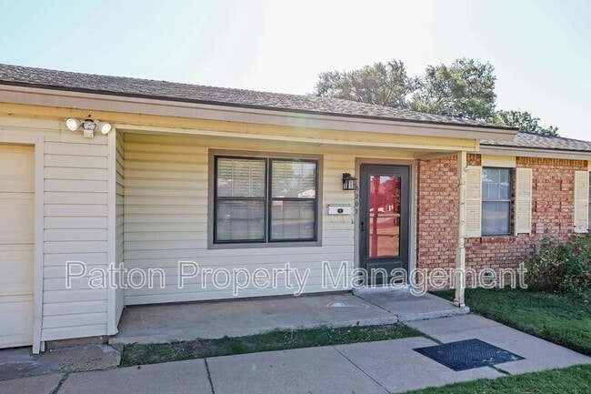 Building Photo - 5207 S Travis St