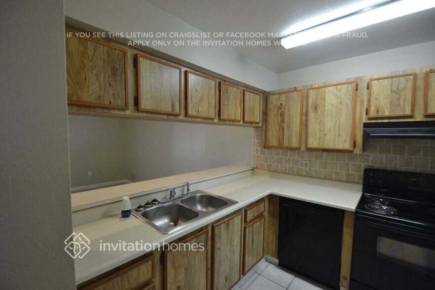 Building Photo - 4636 E Eastwind Dr