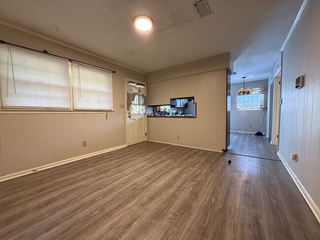 Building Photo - 246 Bowling Green Dr