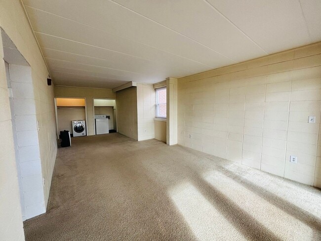 Building Photo - 904 Brightwood Manor Dr