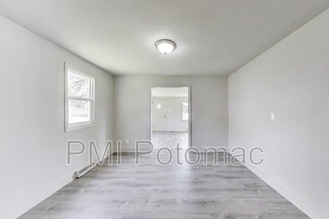 Building Photo - 8349 Bear Creek Dr
