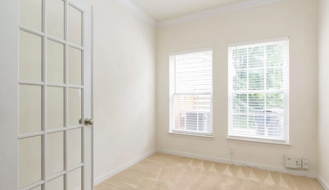 Building Photo - Gorgeous Townhome in Western Henrico!