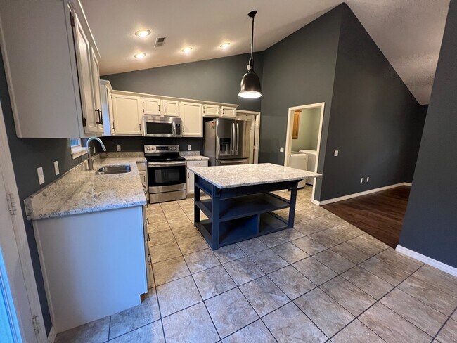 Building Photo - 22 Lyndhurst Dr