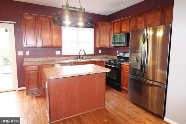 Building Photo - 104 Stingray Ct