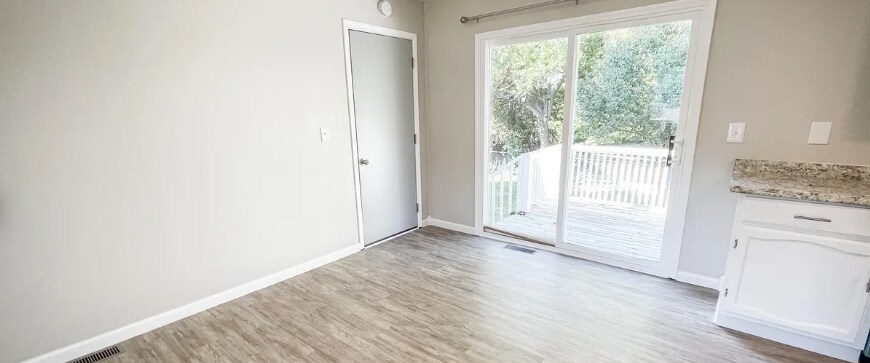 Building Photo - 202 S Poplar Ct