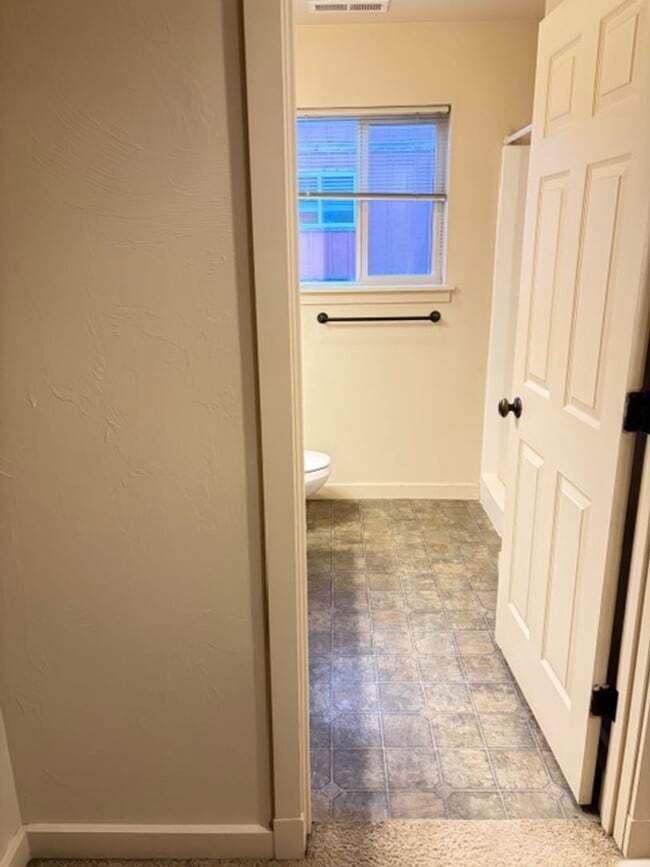 Building Photo - 3 Bedrooms 2 1/2 Bathroom Bozeman Townhouse - Great Location