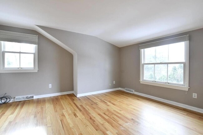 Building Photo - 4576 Wagon Wheel Dr