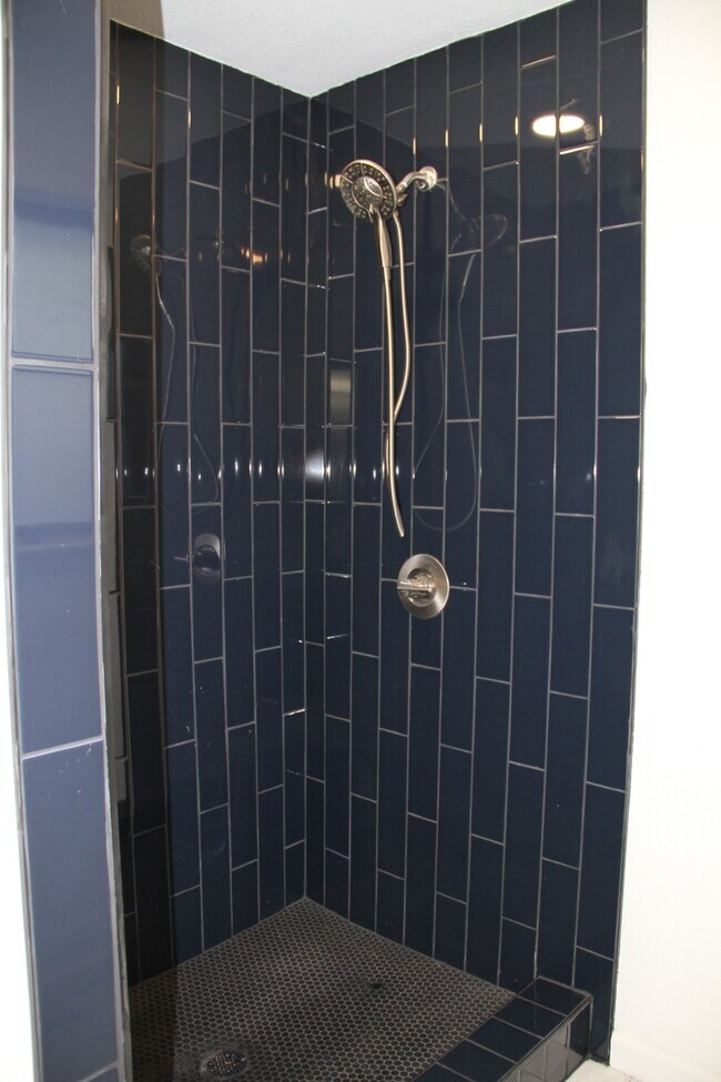 Building Photo - 608 Oak Dr