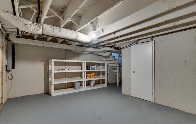Building Photo - 2 Bedroom House Available With 2 car parki...