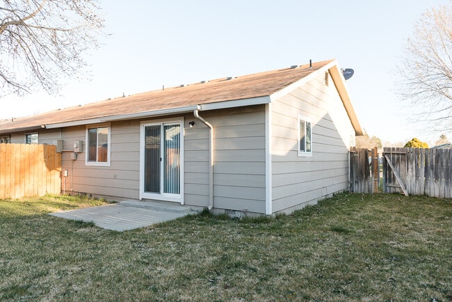 Building Photo - 1158 SW 14th Ave