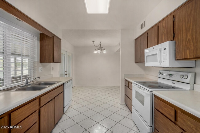 Building Photo - 16828 N 108th Ave