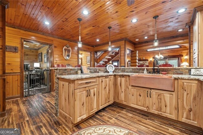 Building Photo - 5281 Laurel Ln