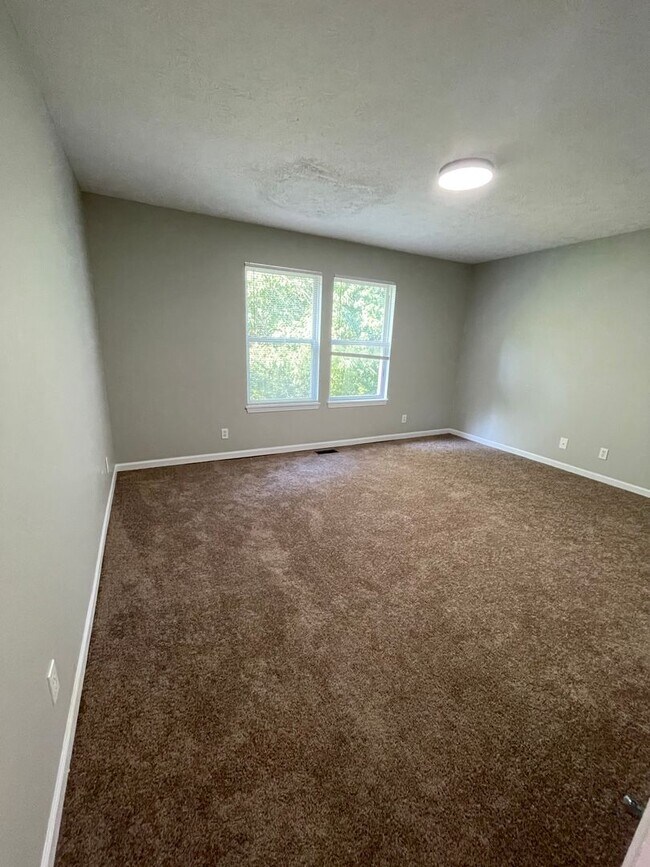 Building Photo - 3624-3626 Thornhill Circle W-TBROS
