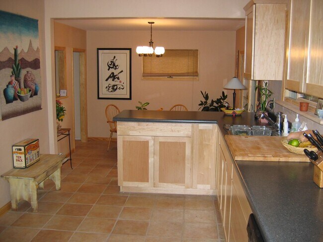 Building Photo - Santa Fe Style House & Studio on Rio Vista...