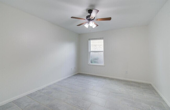 Building Photo - 4639 Regal Shadow Ln