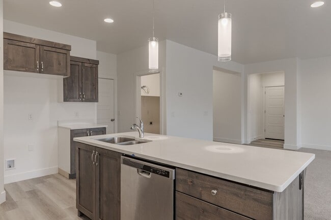 Building Photo - Beautiful Property in the Sage Canyon Neig...