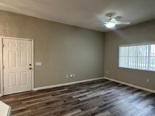 Building Photo - BEAUTIFUL 3BD/2BATH CONDO!