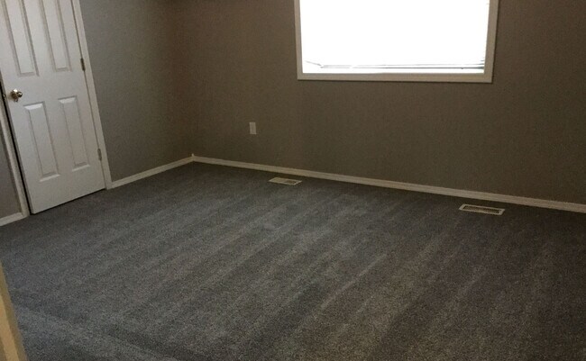 Building Photo - Welcome to this charming 3 bedroom, 2 bathroom home in Boise, ID.