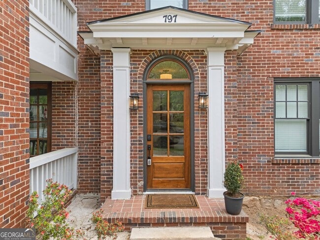 Building Photo - 795 St Charles Ave NE