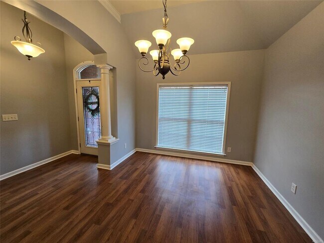 Building Photo - 1032 E Poplar St