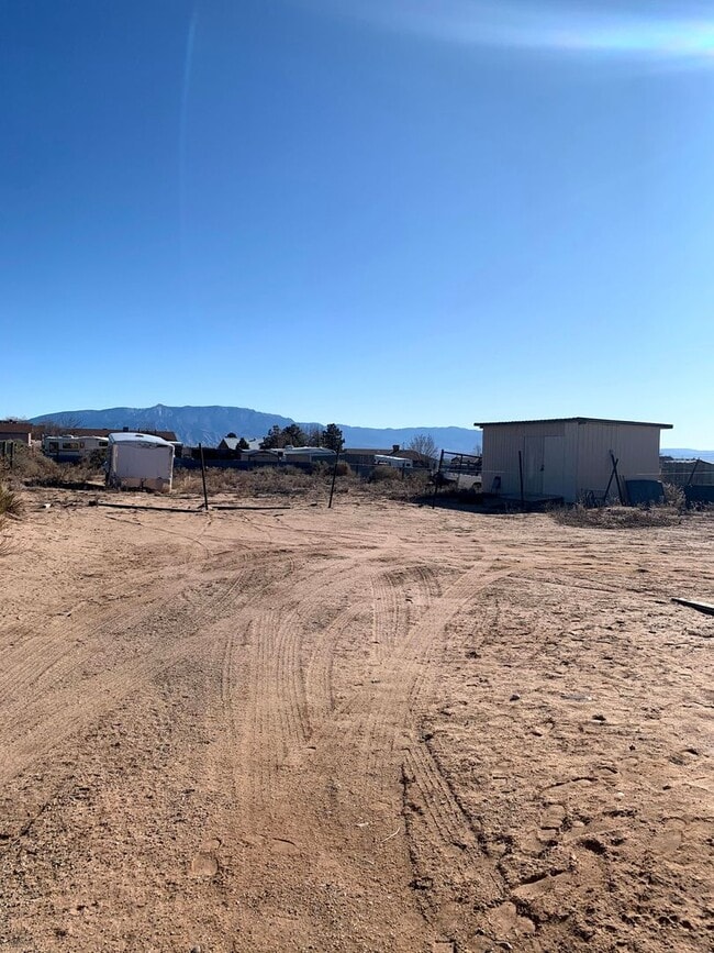Building Photo - Quite and Quaint Rio Rancho Rental