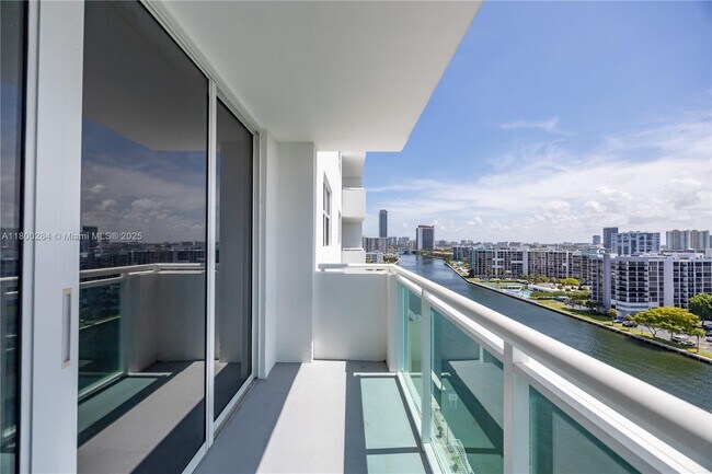 Building Photo - 3000 S Ocean Dr