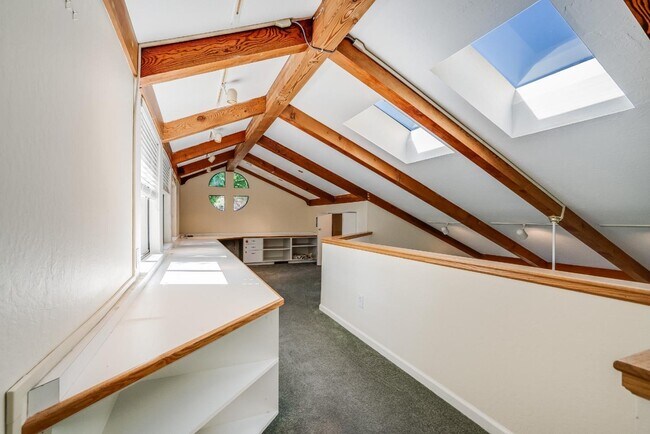 Building Photo - 24421 Summerhill Ave