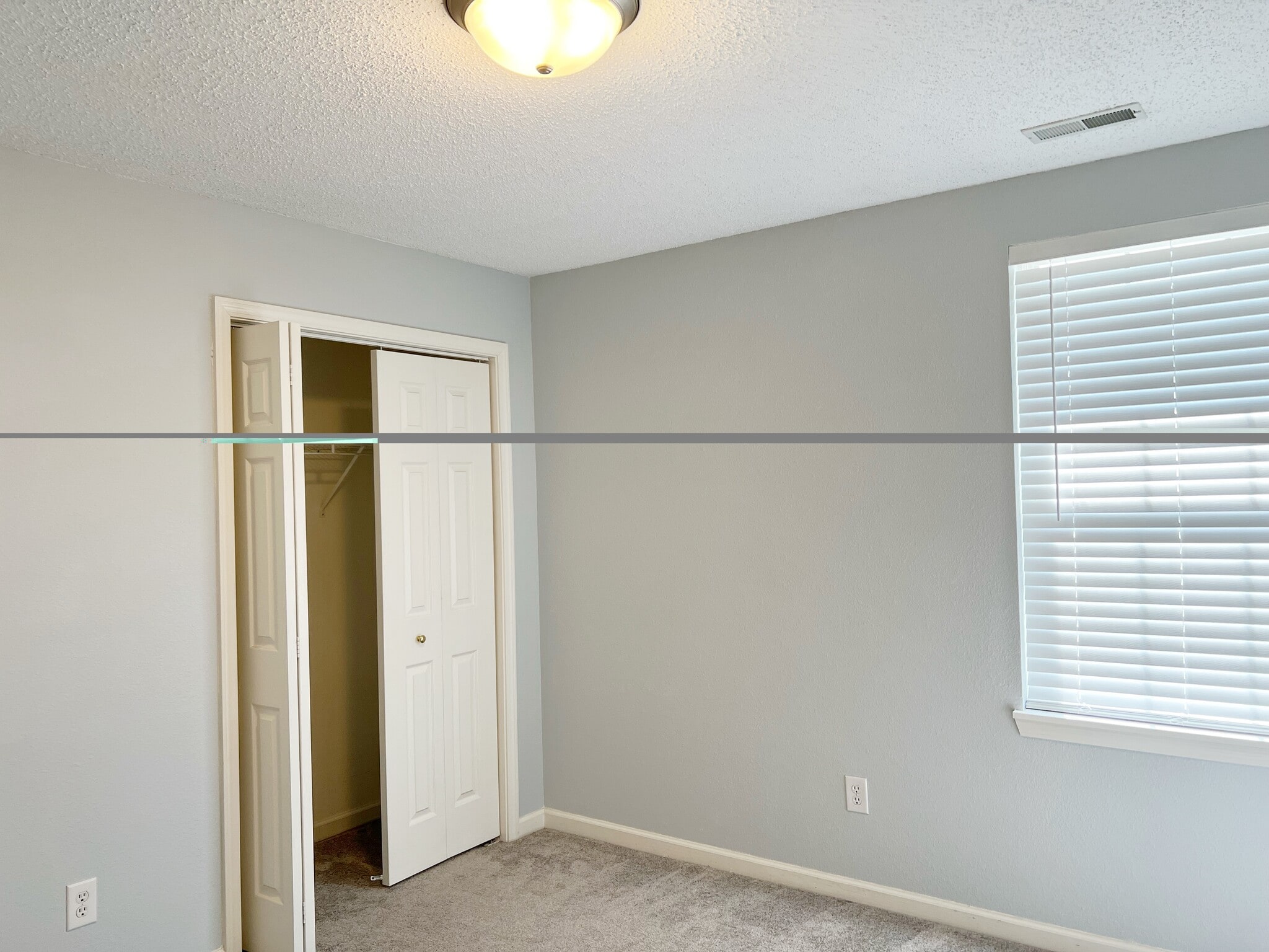 Building Photo - 2282 Middle View Dr