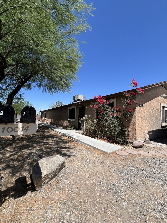 Building Photo - Four Bedroom Duplex; Water Included!