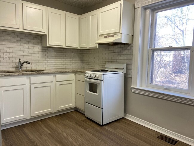 Building Photo - 212 W Lee St