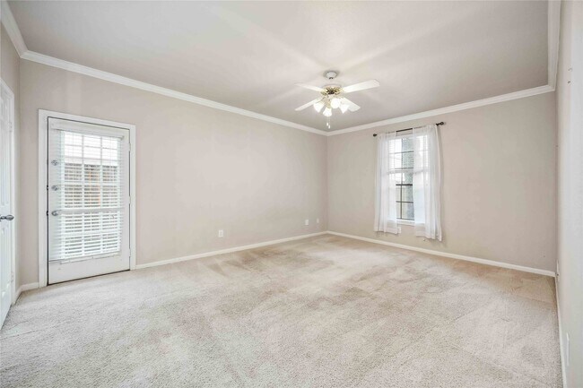 Building Photo - 2255 Braeswood Park Dr