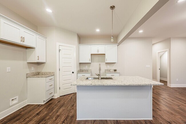 Building Photo - 809/811 Rodeo Lane